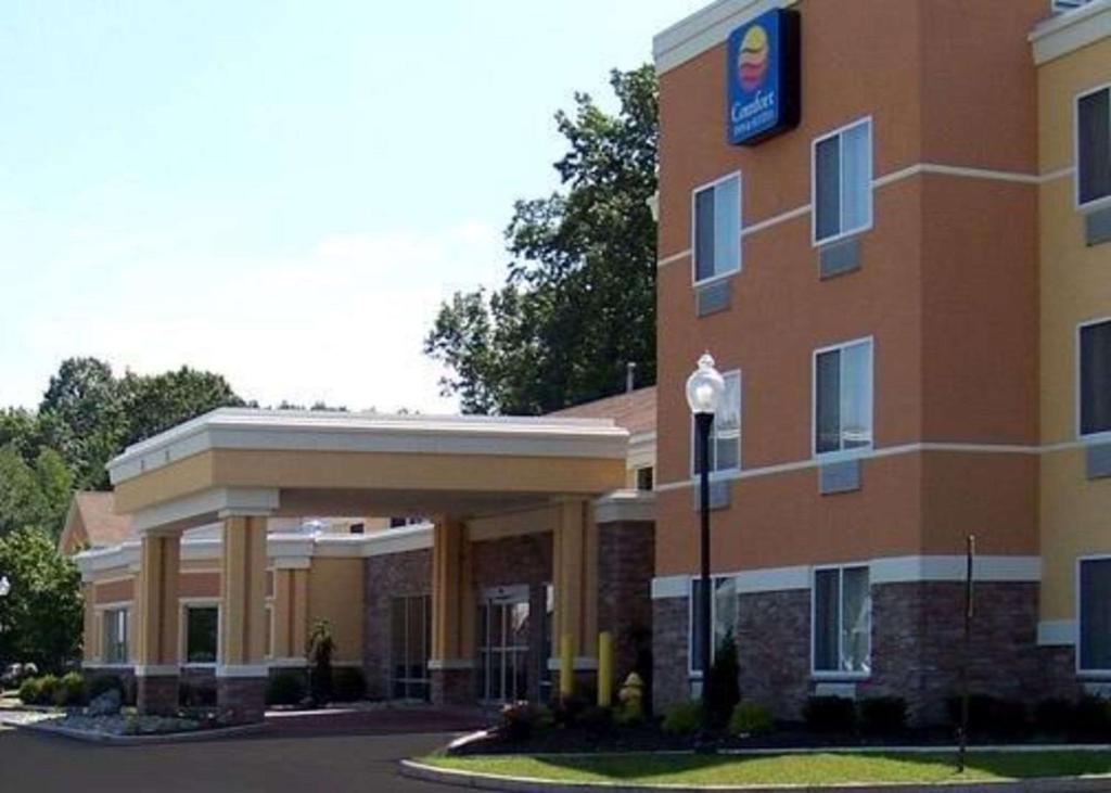 Comfort Inn & Suites Saratoga Springs Main image 1